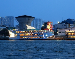 BẾN NGHÉ CRUISE – MỘT BUỔI TỐI ĐẦY CẢM XÚC GIỮA LÒNG SÀI GÒN LUNG LINH  