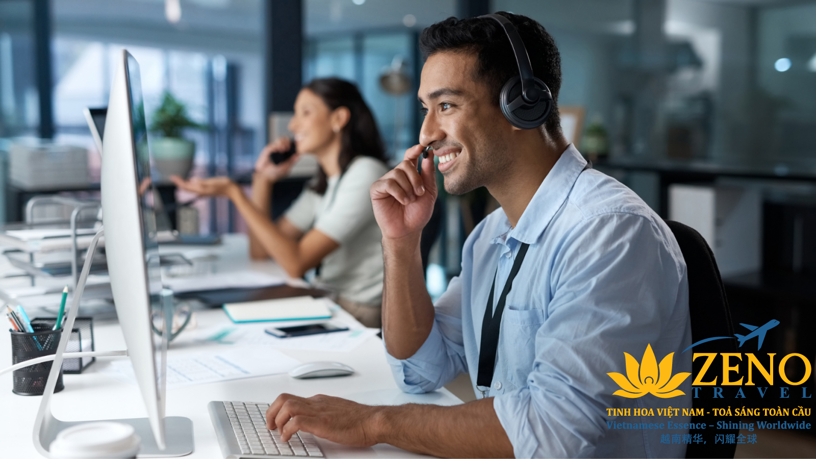 Nhân viên Zeno Travel hỗ trợ khách hàng 24/7